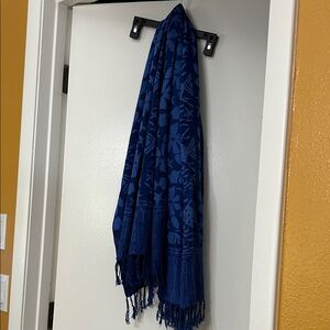 Elegant Blue Patterned Scarf